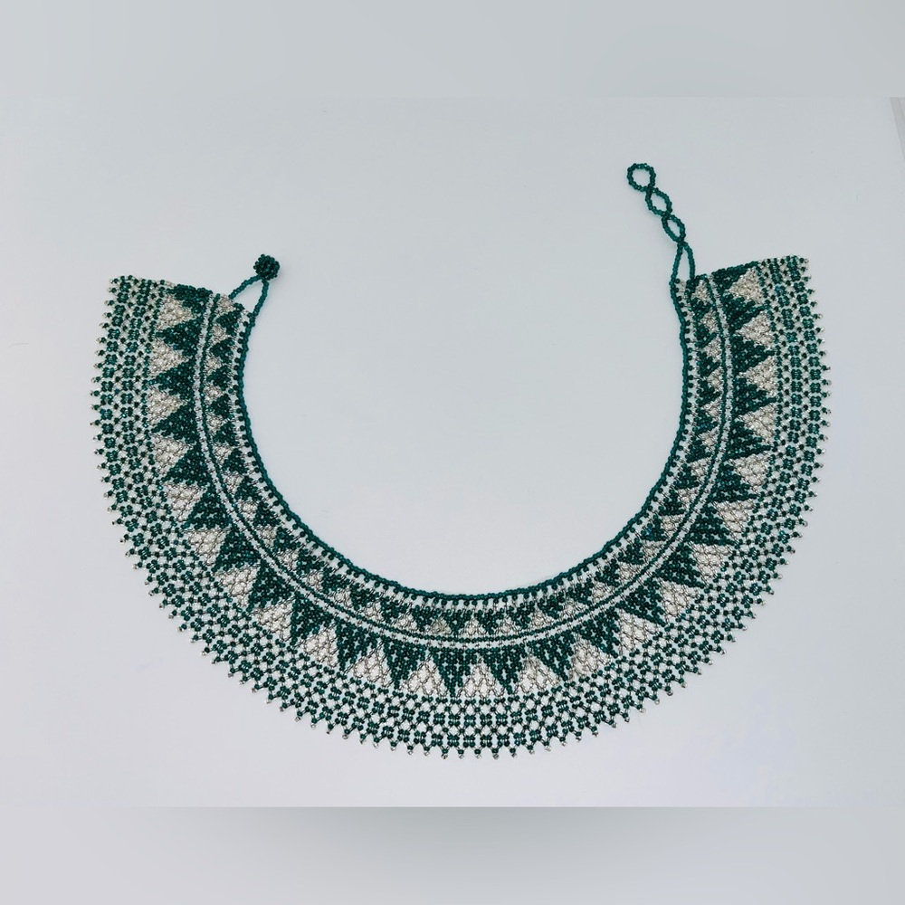 BEADED NECKLACE GREEN AND SILVER 17” LONG MEXICAN BEADED HANDMADE NECKLA…